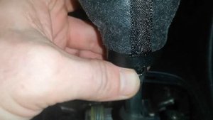 Снять ручку и чехол кпп на Фольксваген Поло ( Volkswagen Polo)
