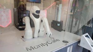 Робот «Monty Cafe» в Зарядье готовит кофе