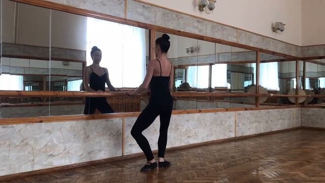 Урок классического танца для начинающих. #уроктанцев #танцуйвместеснами #танцы