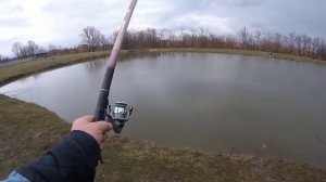 РЫБАЛКА НА ПОПЛАВОК .ЖОР КАРАСЯ . РВЁТ ЛЕСКУ.
