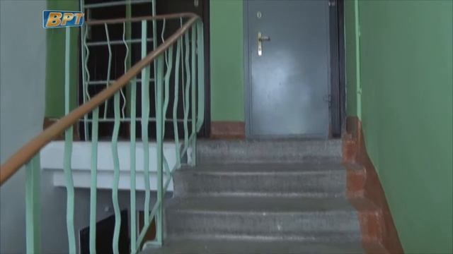 Ремонт продолжается! Глава города лично осмотрел подъезды (VRT.TV) смотреть онлайн