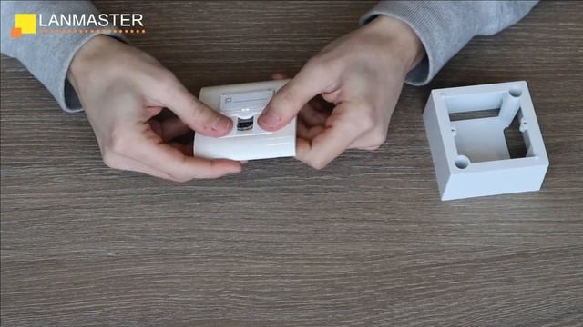 Монтаж вставок 45х45мм. в настенную коробку с накладкой и суппортом типа Mosaic смотреть онлайн