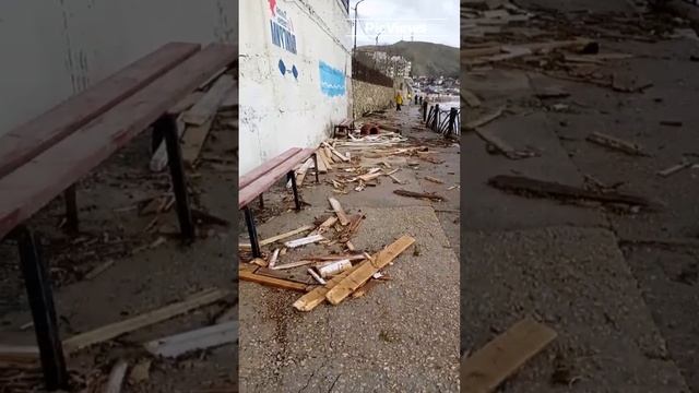 Набережная Пгт. Орджоникидзе после шторма, город Феодосия сегодня 27 ноября 2023. Шторм в Крыму