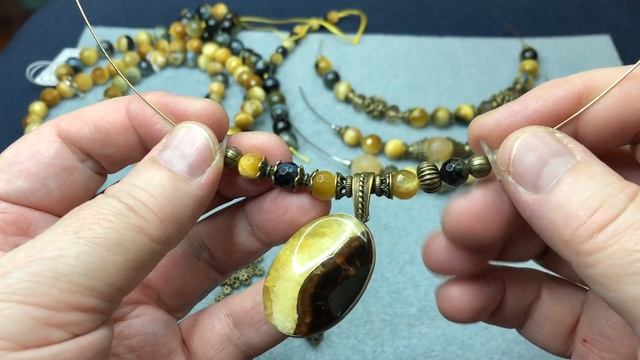 Были серьги, а стали бусы с кулоном из симбирцита и бусинами тигрового и кошачьего глаза. смотреть онлайн