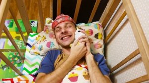 Папа стал маленьким. Алиса как няня для папы ребенка.