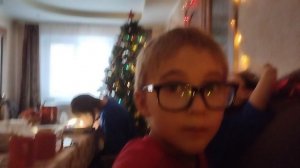 играю с Алисой в угадай персонажа