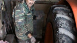 Трактор Т40АМ  Замена покрышки без снятия колеса