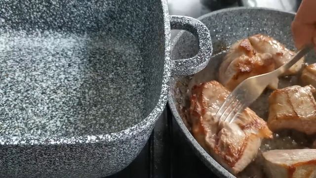 ?Свежина. Только так нужно готовить парное мясо, иначе испортите хороший кусок свинины. ?