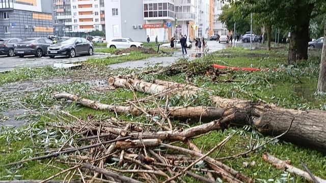 Челябинск после сильного ливня. Потоп, много воды.