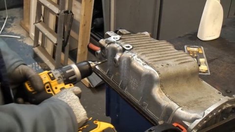 How to drill out a broken tap | drill out a broken screw extractor