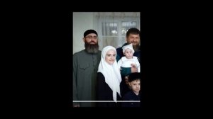 Жёны муфтия Салаха Межиева и Адама Шахидова прижимаются к Кадырову