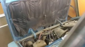 Работа мотора ВАЗ 2103. Машине 38 лет!