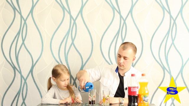 ЭКСПЕРИМЕНТ. ЧТО БУДЕТ ЕСЛИ НАЛИТЬ ОТБЕЛИВАТЕЛЬ В КОКА КОЛУ И ФАНТУ смотреть онлайн
