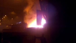 Завалка шихты в электродуговую печь ДСП-120