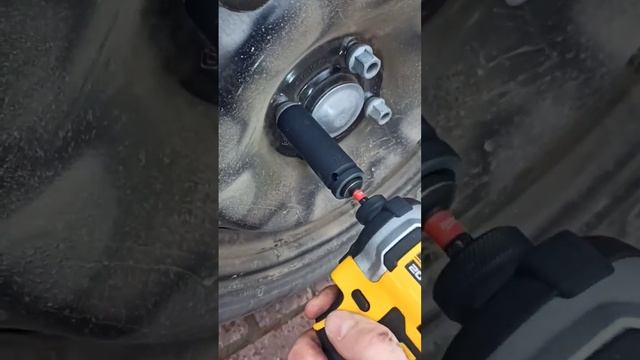 impact DeWalt 850. отвинчивание колес. #заменаколес #dewalt #impact #gun