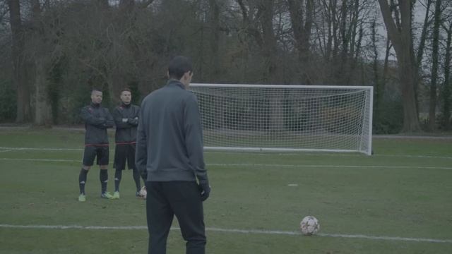 Di Maria No-Look Trivela Crossbar Challenge смотреть онлайн