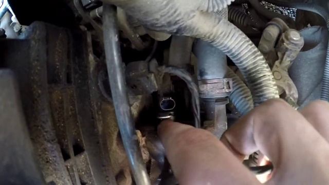 МЕНЯЕМ ДАТЧИК ТЕМПЕРАТУРЫ ШЕВРОЛЕ КРУЗ 1.8/CHEVROLE CRUZE 1.8 замена датчика температуры . смотреть онлайн