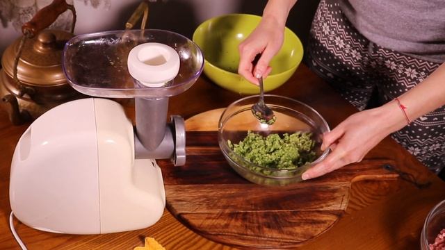 Рулет из мяса бедра индейки с рикоттой и брокколи