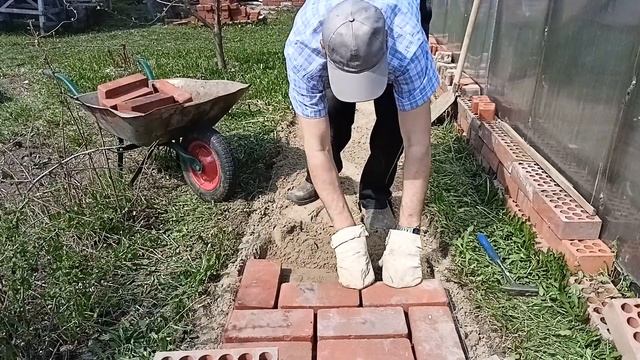 Садовая дорожка из кирпича смотреть онлайн