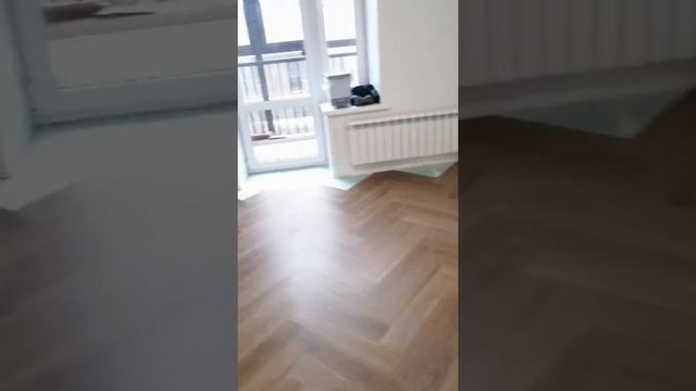 Укладка каменно полимерного ламината Fargo Parquet Английская елочка