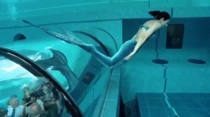 Бассейн с русалкой