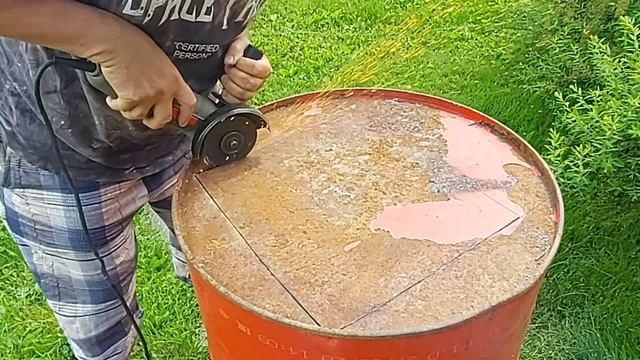 Отличный красивый и простой умывальник своими руками из бочки и раковины.