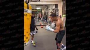 FLOYD MAYWEATHER TEACHING DEVIN HANEY SHOULDER ROLL DEFENSE & HOW TO THROW POWER JABS!