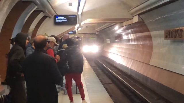 81-760/761 Ока Перегонка На станции Парк Победы смотреть онлайн