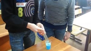 Phisics ДЕЛАЕМ ИЗ ШПРИЦА насос......Школьная физика