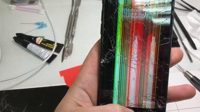 Разбит экран на Айфон 7, изображение с подтеками или полосами - Установка нового дисплея!