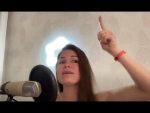 Julia Milows is Singing popular songs in stream on Trovo and Twitch