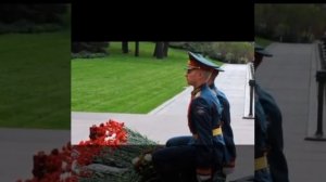 "У кремлевской стены"