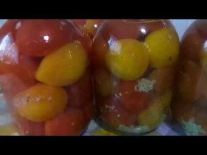 Очень вкусная и простая заготовка на зиму - " Помидоры в снегу .".