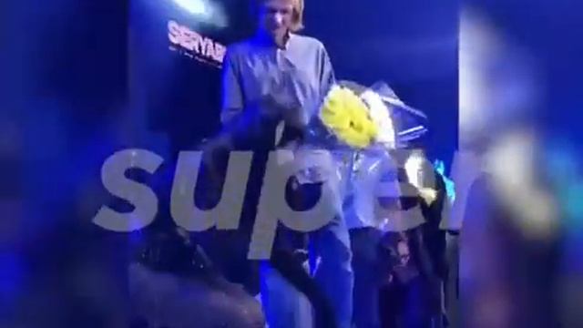 «К ногам кладите, что уж»: Ольга Серябкина устроила шоу с «бывшими» на чужом празднике