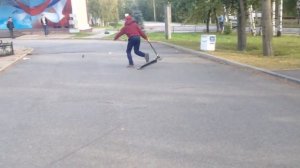 Жесткое падение, трюки на самокате