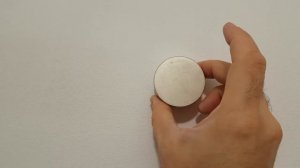 Поиск арматуры в стене с помощью неодимового магнита