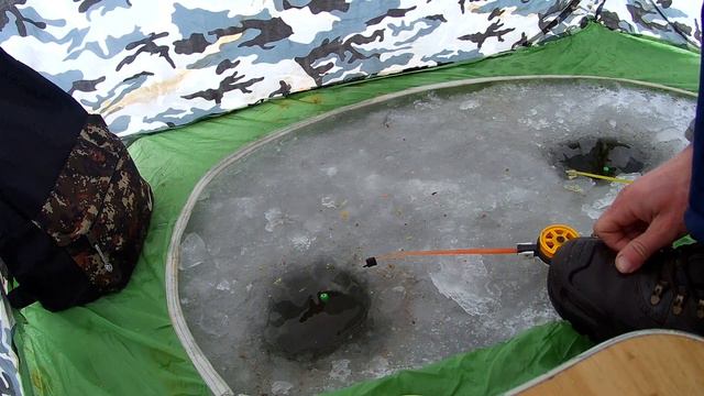 рыбалка в СОЛОВЬИНКЕ Запорожская обл. ЁЩЁ проклевывает ! Второй выход ,рыбалка в Запорожье смотреть онлайн