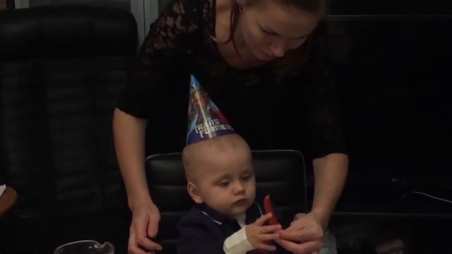 Первый день рождения малыша. First birthday of the baby смотреть онлайн