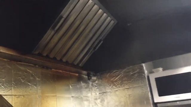 Чистка вентилятора вытяжки и зонта в ресторане часть 4 смотреть онлайн