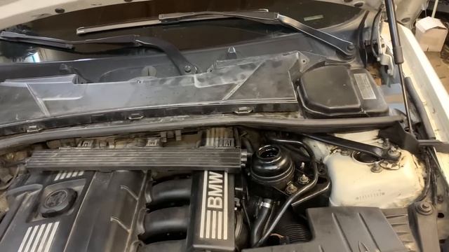 МОЮ ПОДКАПОТКУ БЕЗ ВОДЫ НА СВОЕЙ BMW E90 смотреть онлайн