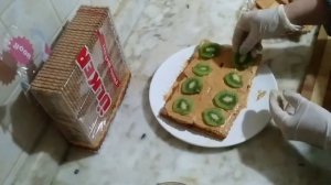 Торт из печенья и варёной сгущенки с киви и бананом / Торт без выпечки! Торт для ленивых хозяюшек!