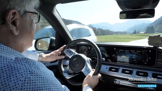 Unser Geschäftsführer Volker Speck nimmt Sie mit auf eine Fahrt mit dem GLE als Plug-in Hybrid. смотреть онлайн