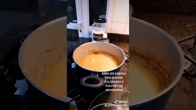 Sopa de Cebola com Bacon e Calabresa em 1 minuto