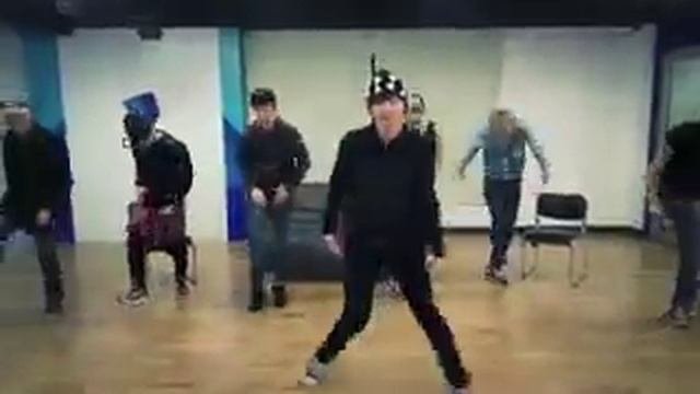 Танцующие корейцы