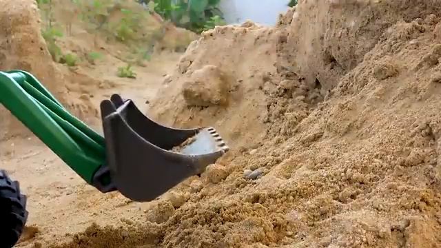 Игрушки и стротильна техника смотреть онлайн