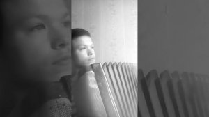 Мне мама тихо говорила на аккордеоне