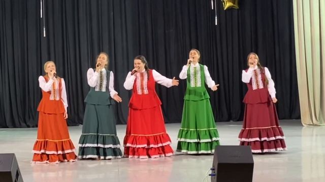 Ансамбль народной песни «Златоцвет» (рук. Д. Чехомова) - Братья казаки (автор неизвестен)