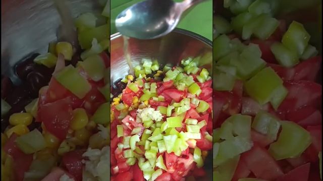 Проще салата я ещё не готовила ? Салат с фасолью и кукурузой.