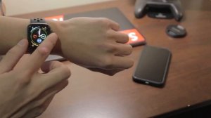 Apple Watch Series 4/Series 5 size comparison (40mm vs 44mm) on skinny men