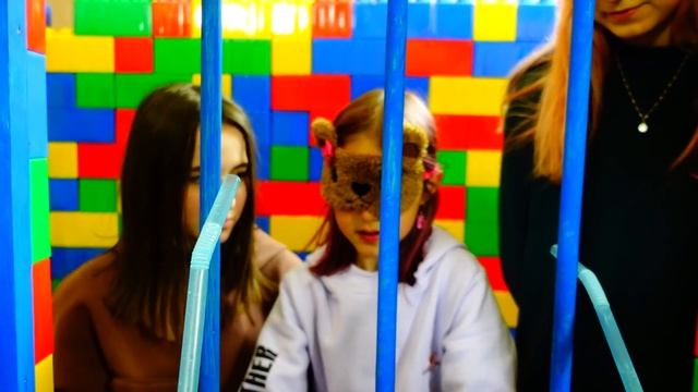 Как выбраться из ЛЕГО ТЮРЬМЫ? смотреть онлайн